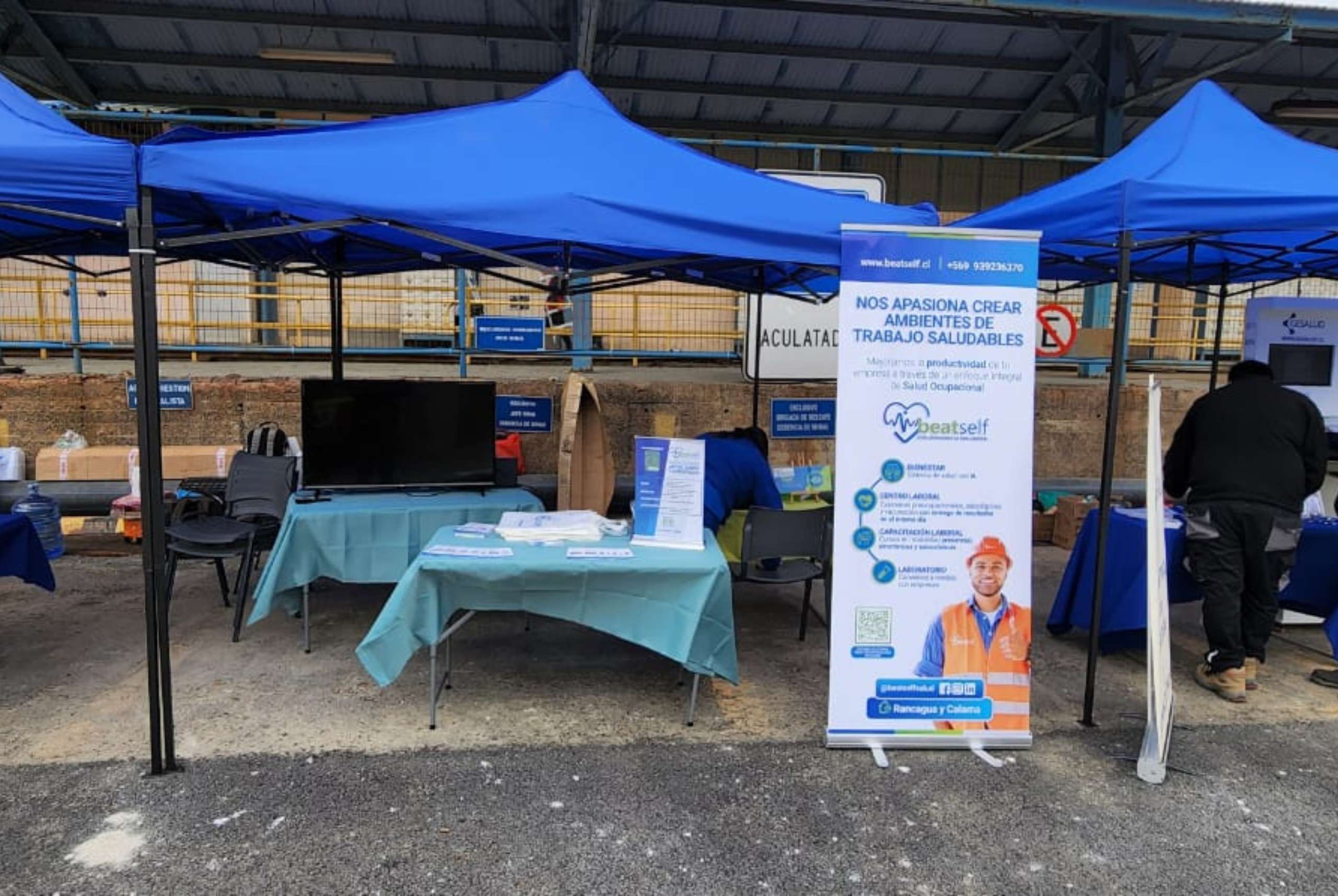 centro médico laboral cercano: Beatself con stand en minería
